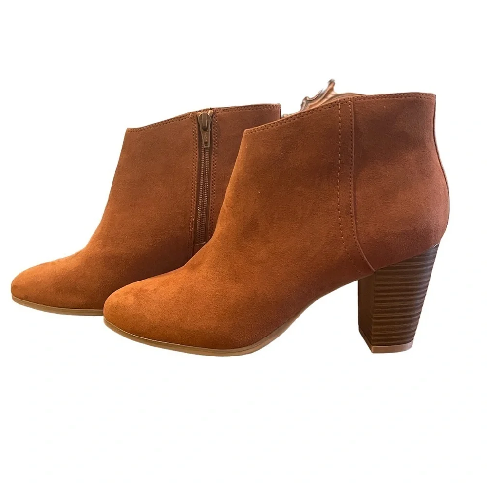 Old Navy women brown suede stacked heel ankle boots size 8